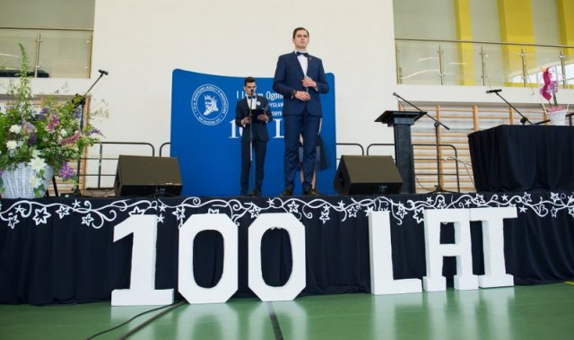 „Wspomnień czar” - część artystyczna podczas uroczystych obchodów Jubileuszu Szkoły